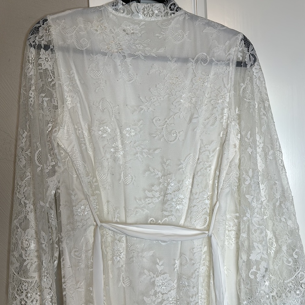 White Lace Bridal Robe - Picture 4 of 8